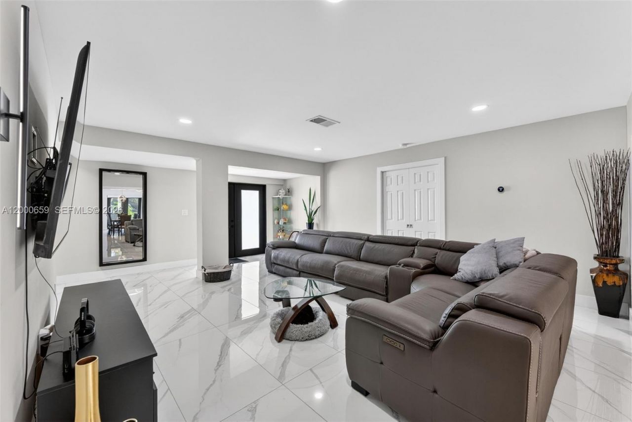 2051 NW 93rd Ln, Sunrise, FL 33322 Photo