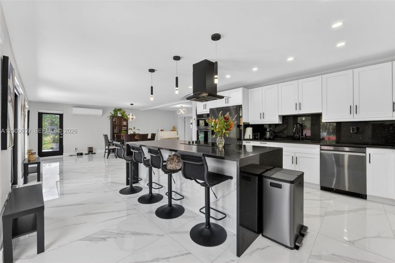 2051 NW 93rd Ln, Sunrise, FL 33322 Photo