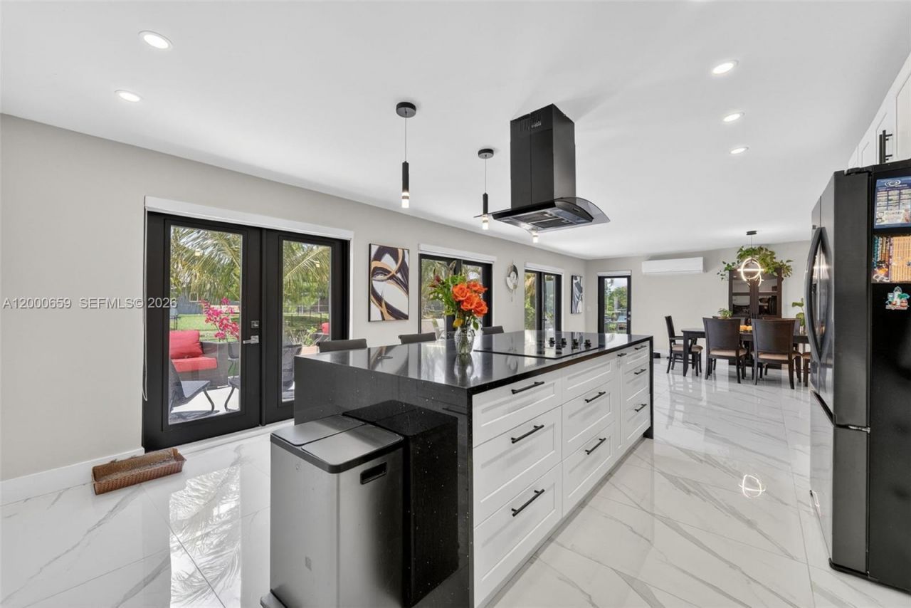 2051 NW 93rd Ln, Sunrise, FL 33322 Photo