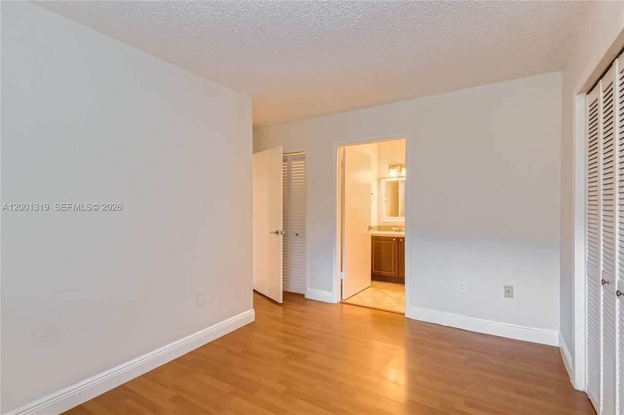29 Santillane Ave, Unit 2, Coral Gables, FL 33134 Photo