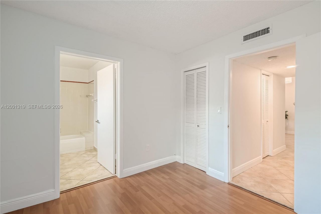 29 Santillane Ave, Unit 2, Coral Gables, FL 33134 Photo