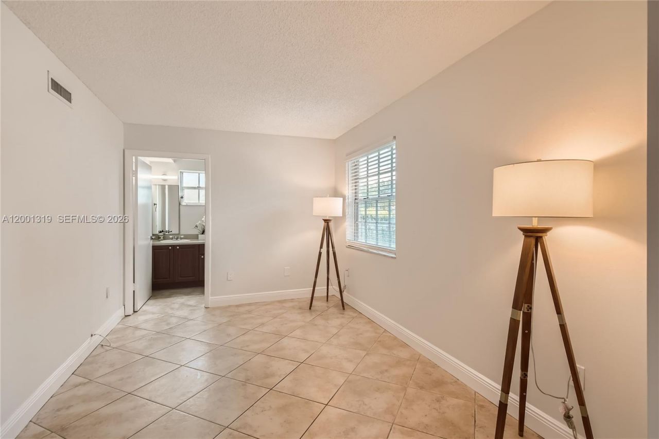 29 Santillane Ave, Unit 2, Coral Gables, FL 33134 Photo