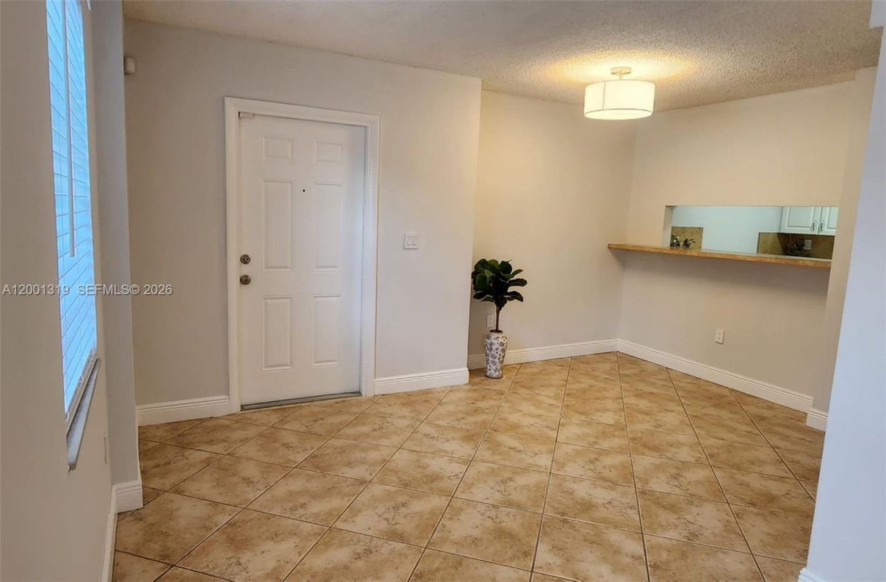 29 Santillane Ave, Unit 2, Coral Gables, FL 33134 Photo