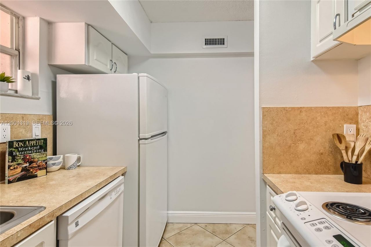29 Santillane Ave, Unit 2, Coral Gables, FL 33134 Photo