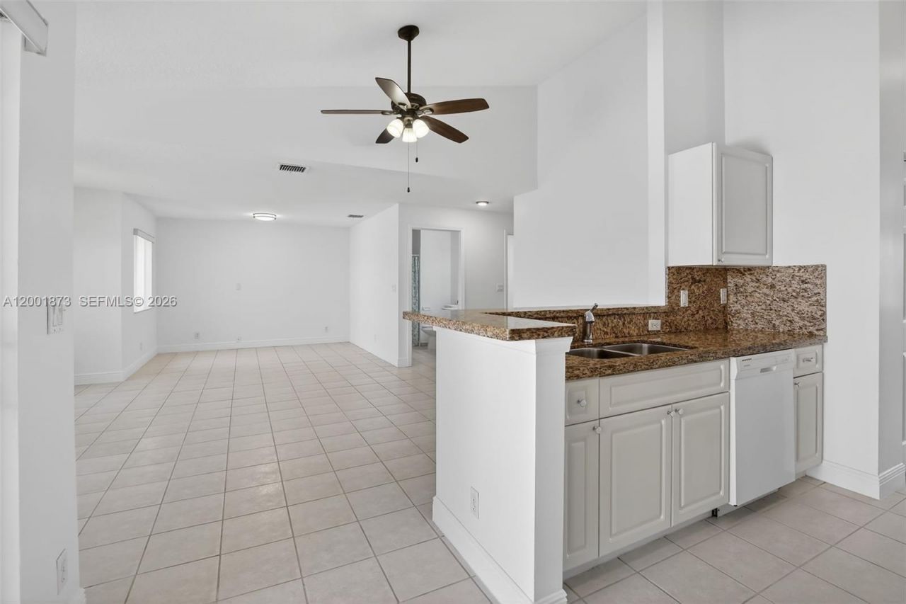 10907 W Broward Blvd, Plantation, FL 33324 Photo