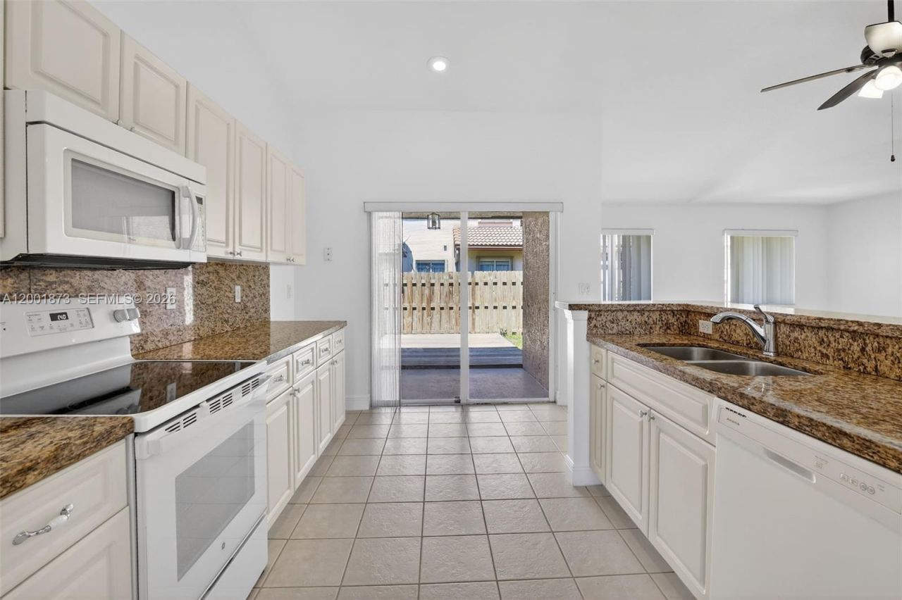 10907 W Broward Blvd, Plantation, FL 33324 Photo