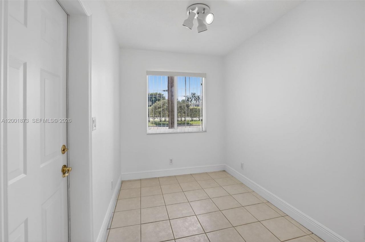 10907 W Broward Blvd, Plantation, FL 33324 Photo
