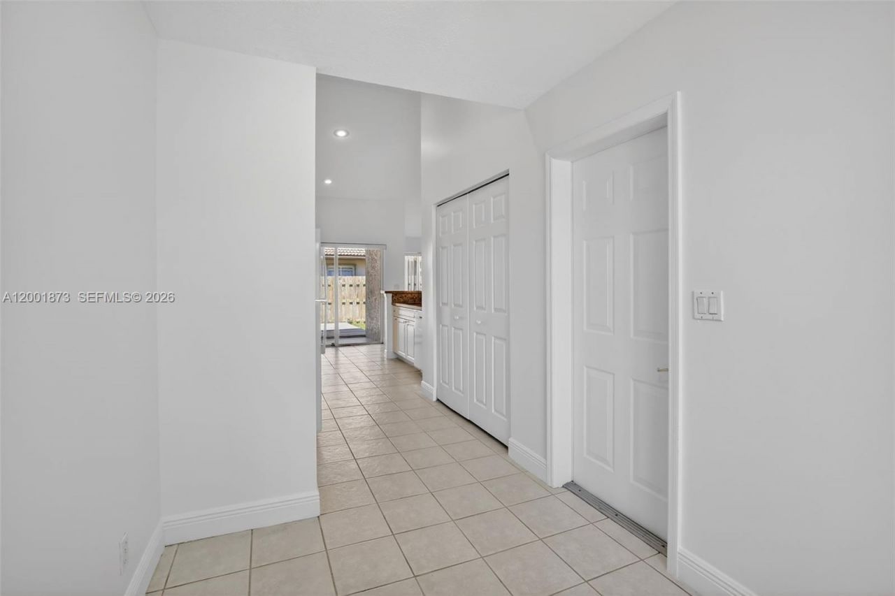 10907 W Broward Blvd, Plantation, FL 33324 Photo