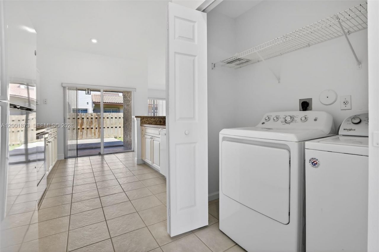 10907 W Broward Blvd, Plantation, FL 33324 Photo