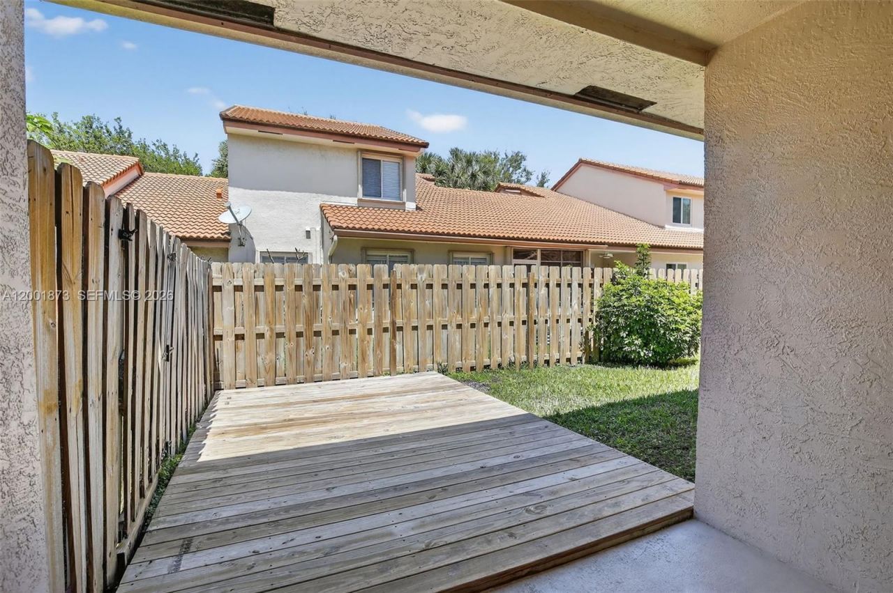 10907 W Broward Blvd, Plantation, FL 33324 Photo