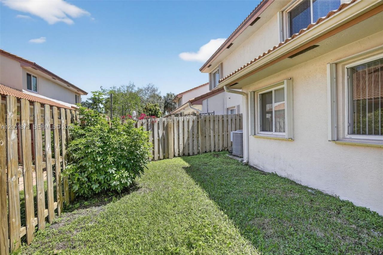 10907 W Broward Blvd, Plantation, FL 33324 Photo