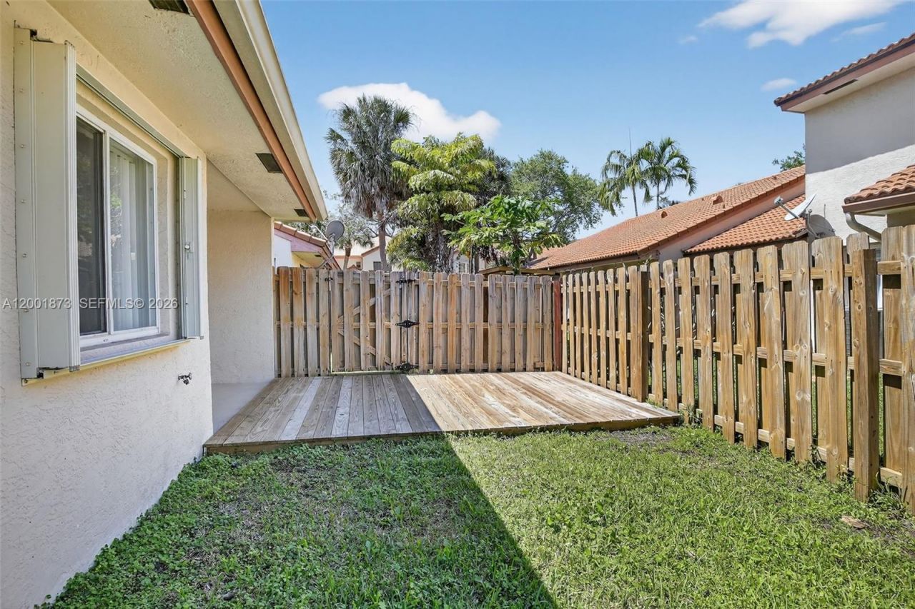 10907 W Broward Blvd, Plantation, FL 33324 Photo