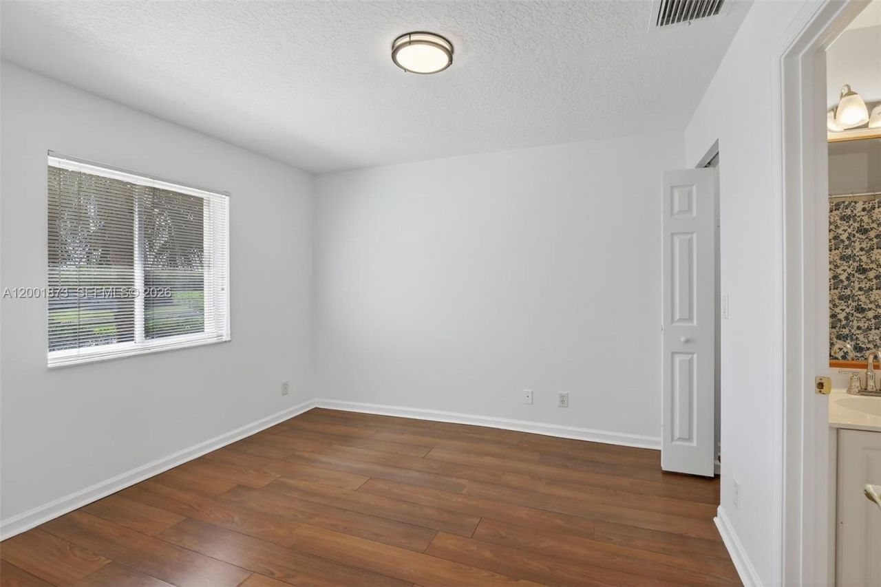 10907 W Broward Blvd, Plantation, FL 33324 Photo