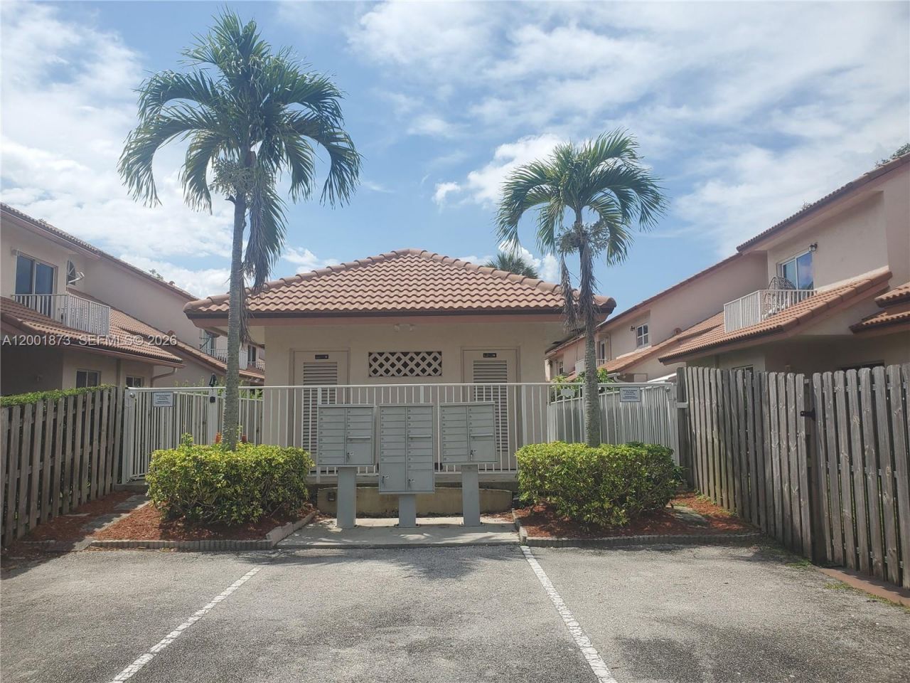 10907 W Broward Blvd, Plantation, FL 33324 Photo