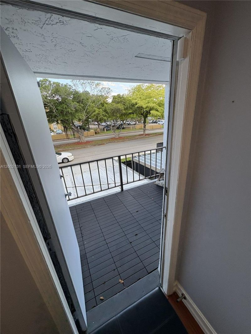 6530 Kendale Lakes Dr, Unit 1303, Miami, FL 33183 Photo