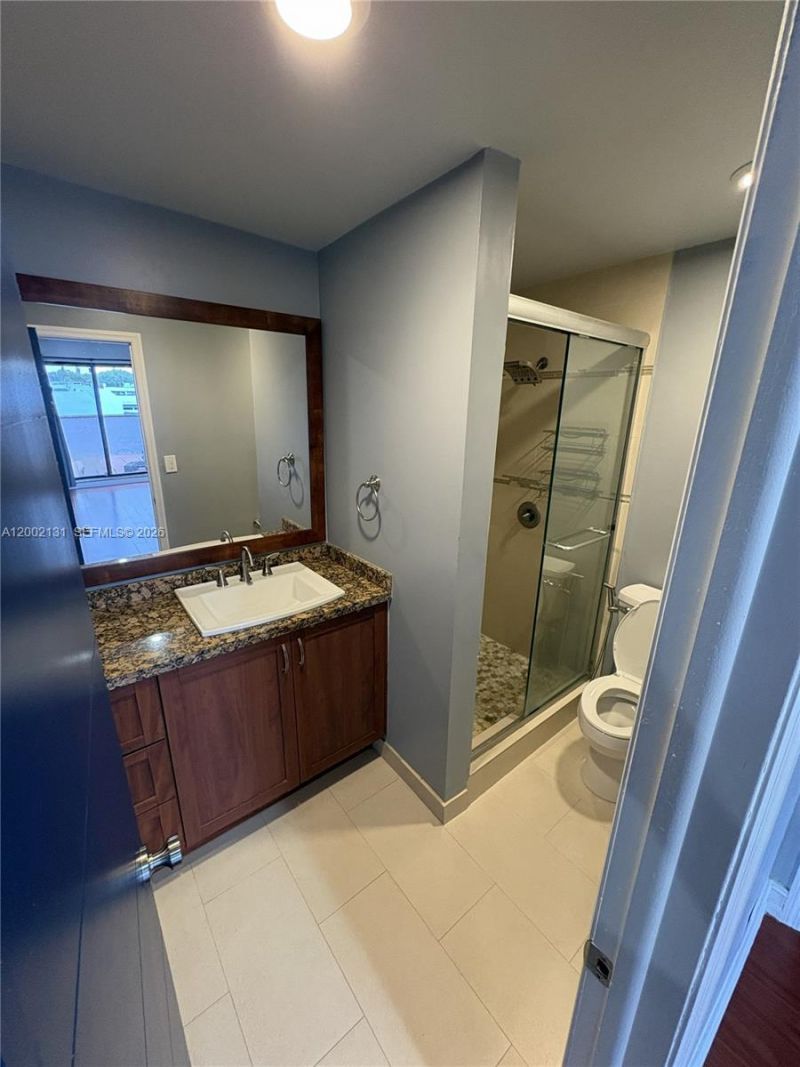 6530 Kendale Lakes Dr, Unit 1303, Miami, FL 33183 Photo