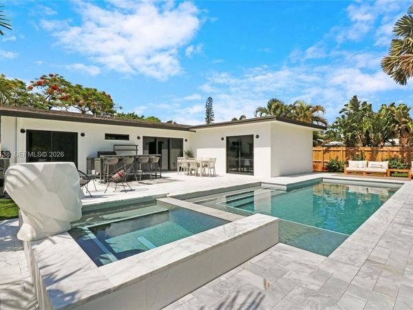 811 NE 17th Ct , Fort Lauderdale, FL 33305