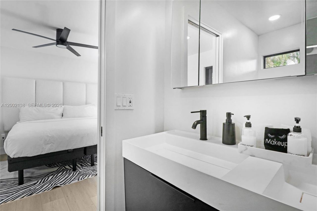 811 NE 17th Ct, Fort Lauderdale, FL 33305 Photo