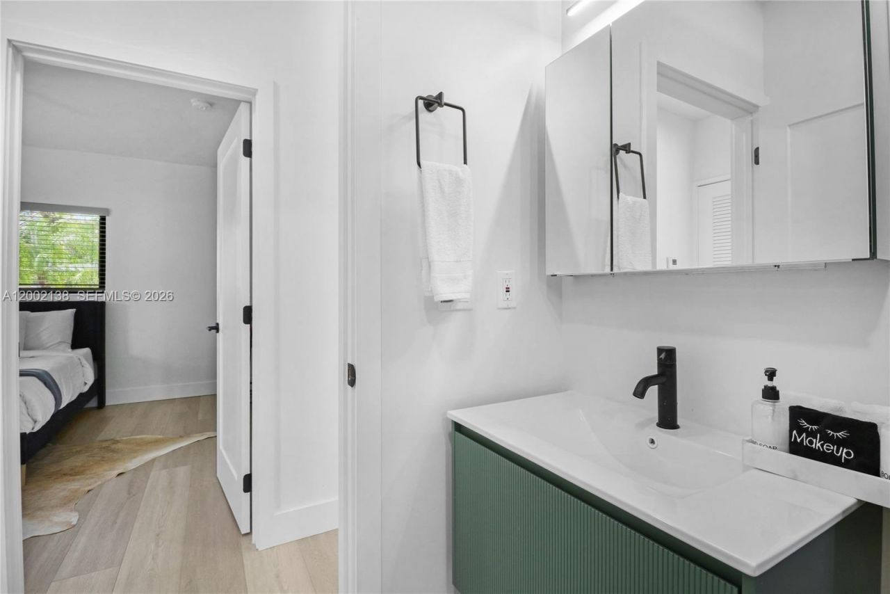 811 NE 17th Ct, Fort Lauderdale, FL 33305 Photo