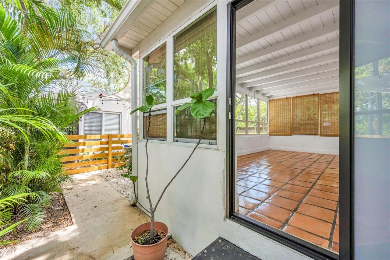 429 NE 73rd St, Miami, FL 33138 Photo