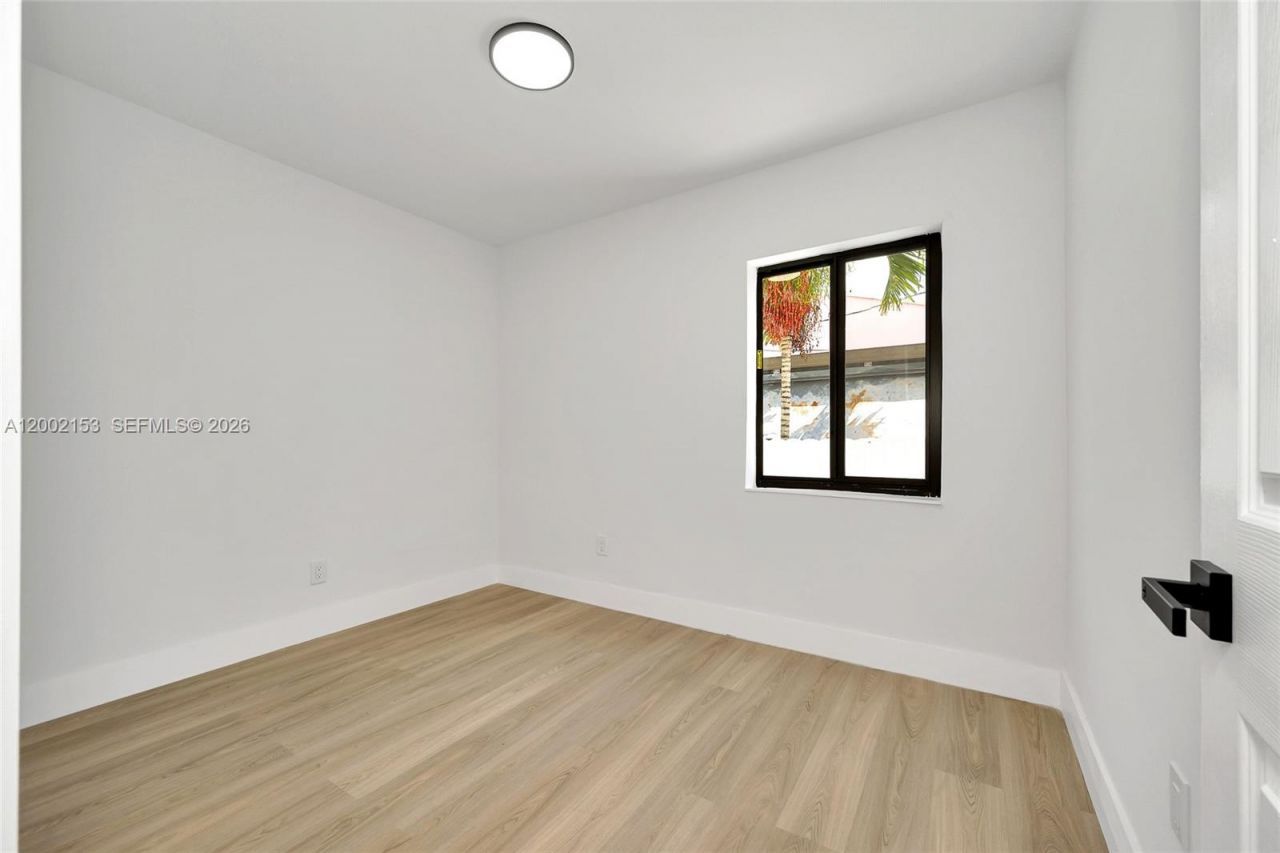 1385 NW 28th St, Miami, FL 33142 Photo