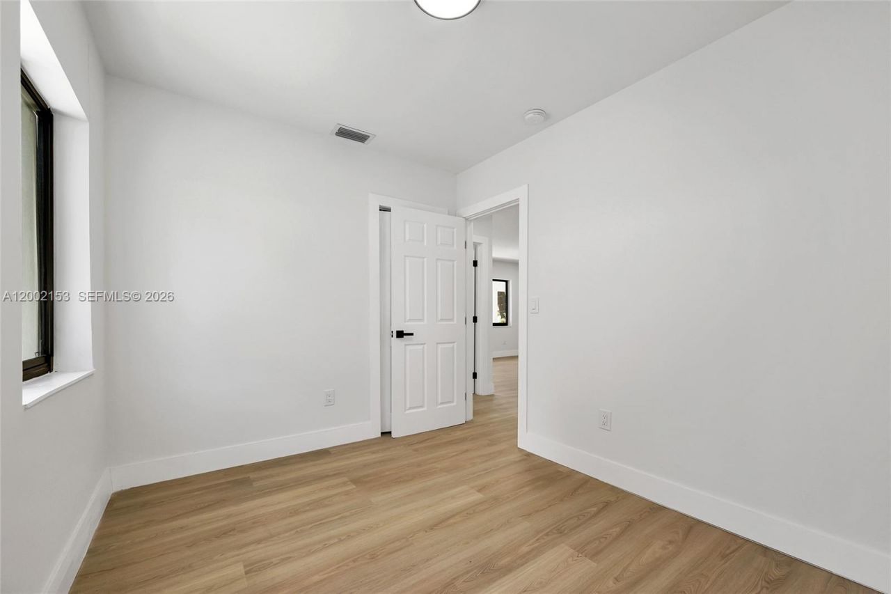 1385 NW 28th St, Miami, FL 33142 Photo