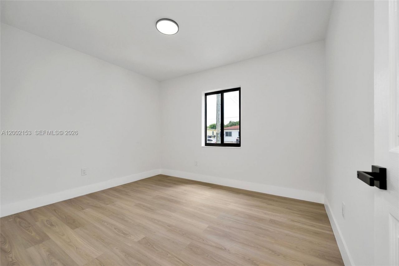 1385 NW 28th St, Miami, FL 33142 Photo