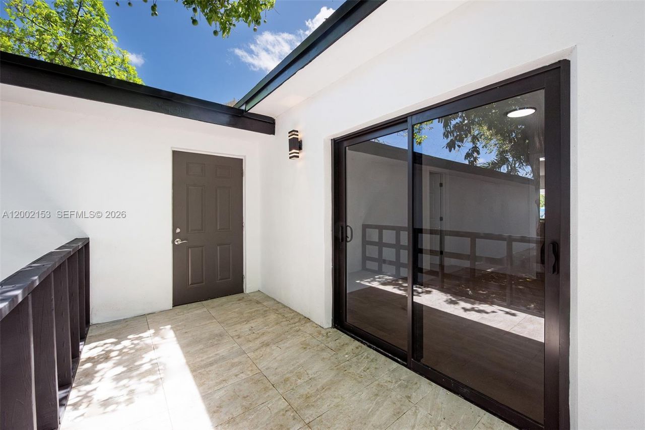 1385 NW 28th St, Miami, FL 33142 Photo