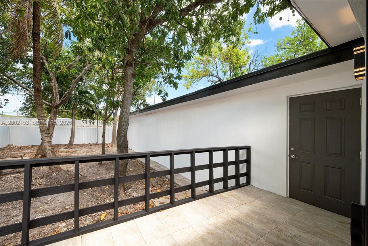 1385 NW 28th St, Miami, FL 33142 Photo