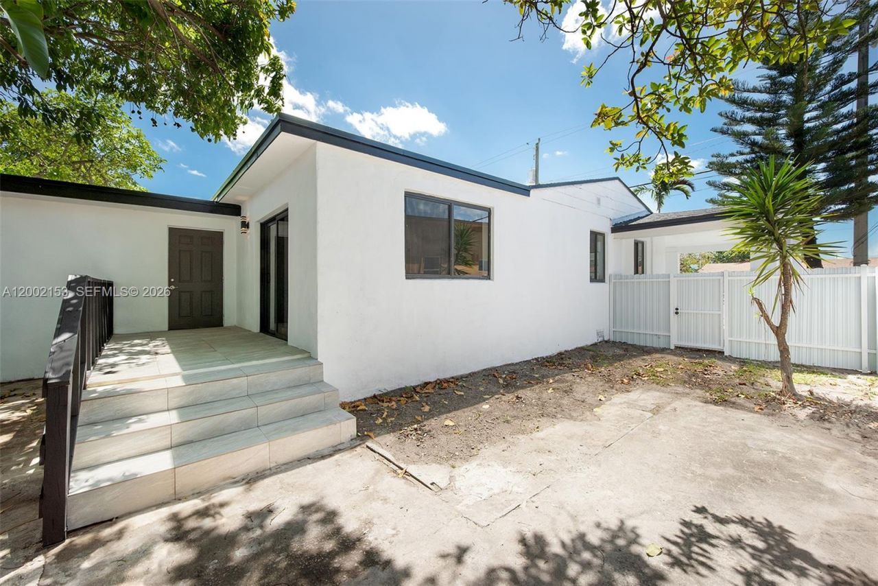 1385 NW 28th St, Miami, FL 33142 Photo