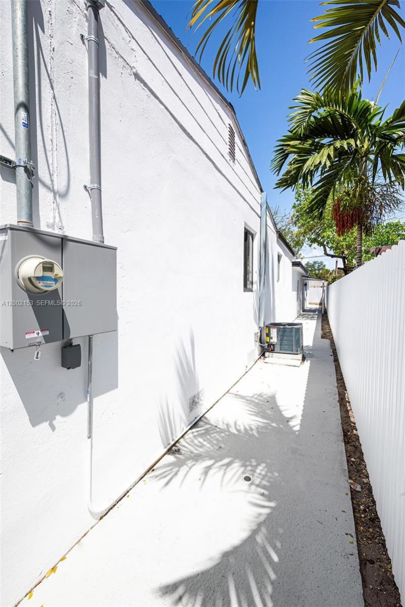 1385 NW 28th St, Miami, FL 33142 Photo