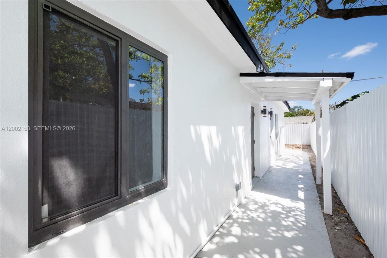 1385 NW 28th St, Miami, FL 33142 Photo