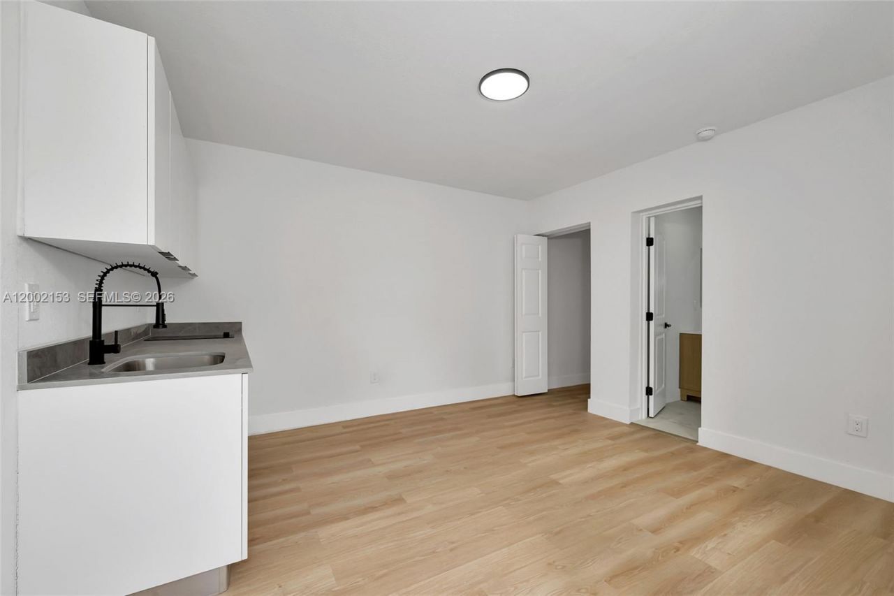 1385 NW 28th St, Miami, FL 33142 Photo