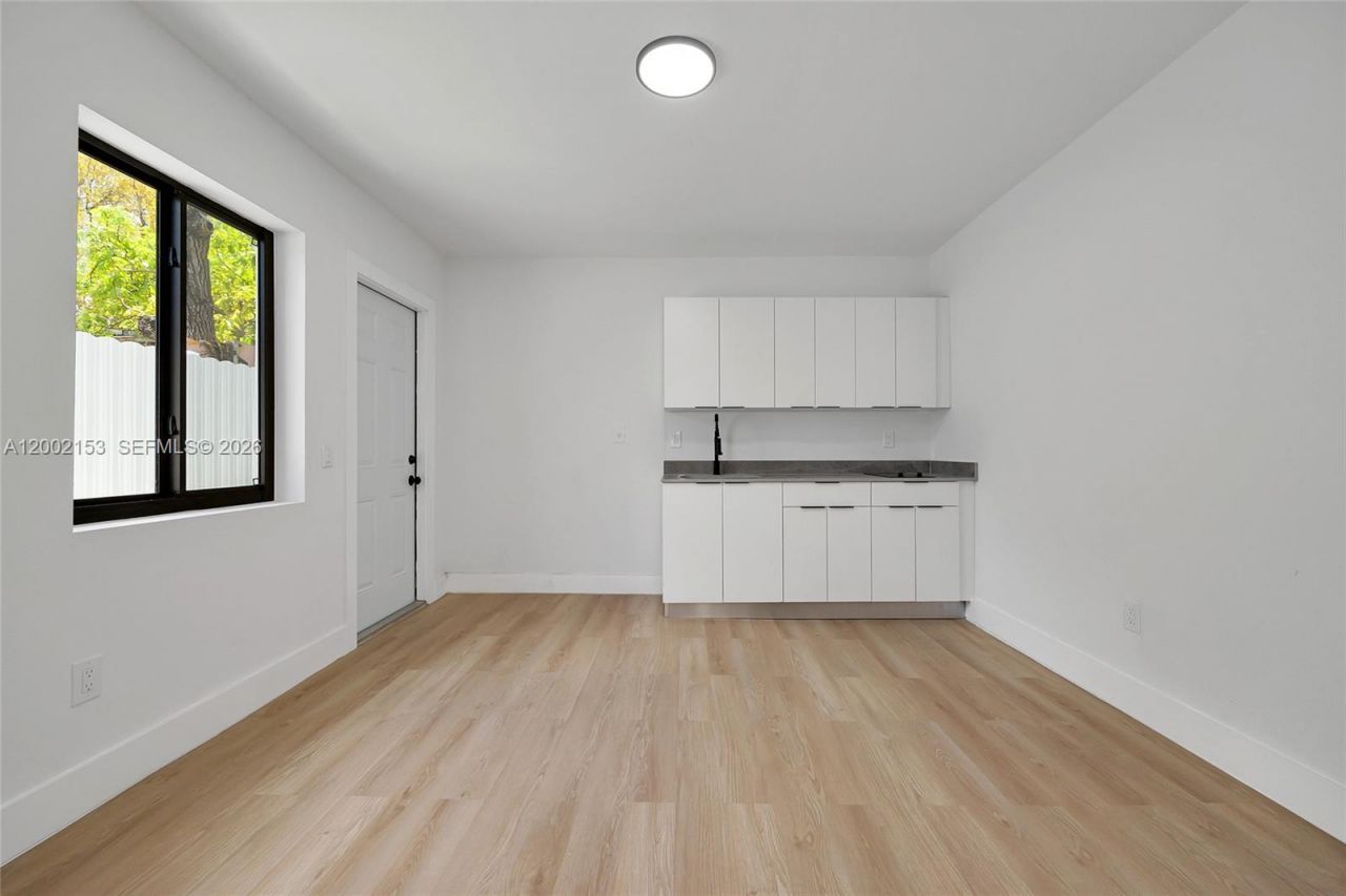 1385 NW 28th St, Miami, FL 33142 Photo