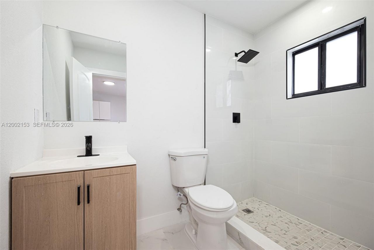 1385 NW 28th St, Miami, FL 33142 Photo