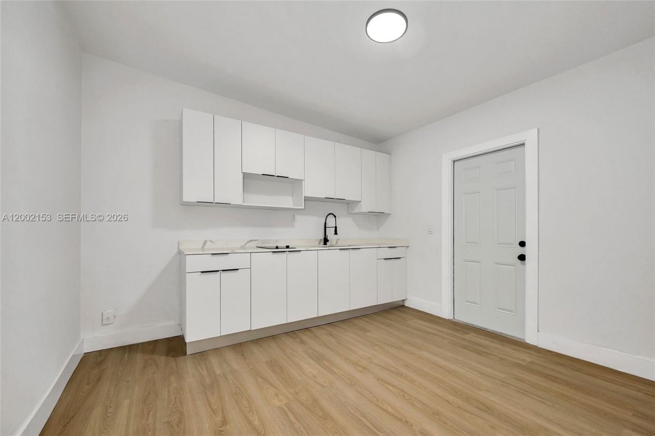 1385 NW 28th St, Miami, FL 33142 Photo