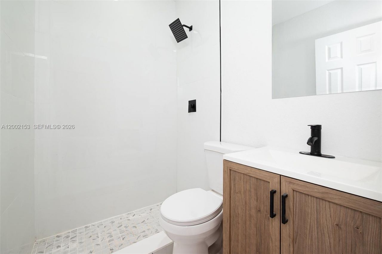 1385 NW 28th St, Miami, FL 33142 Photo