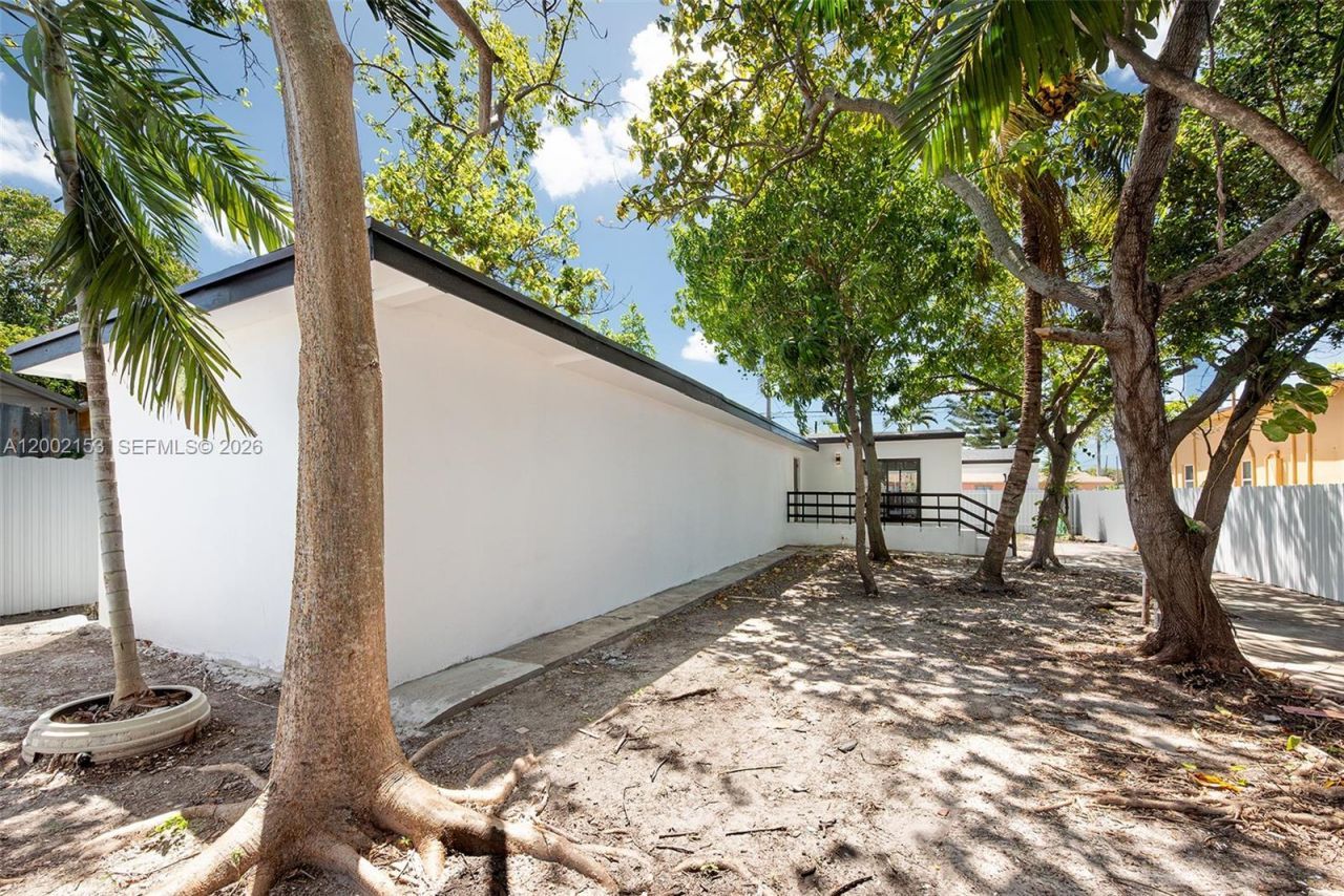1385 NW 28th St, Miami, FL 33142 Photo