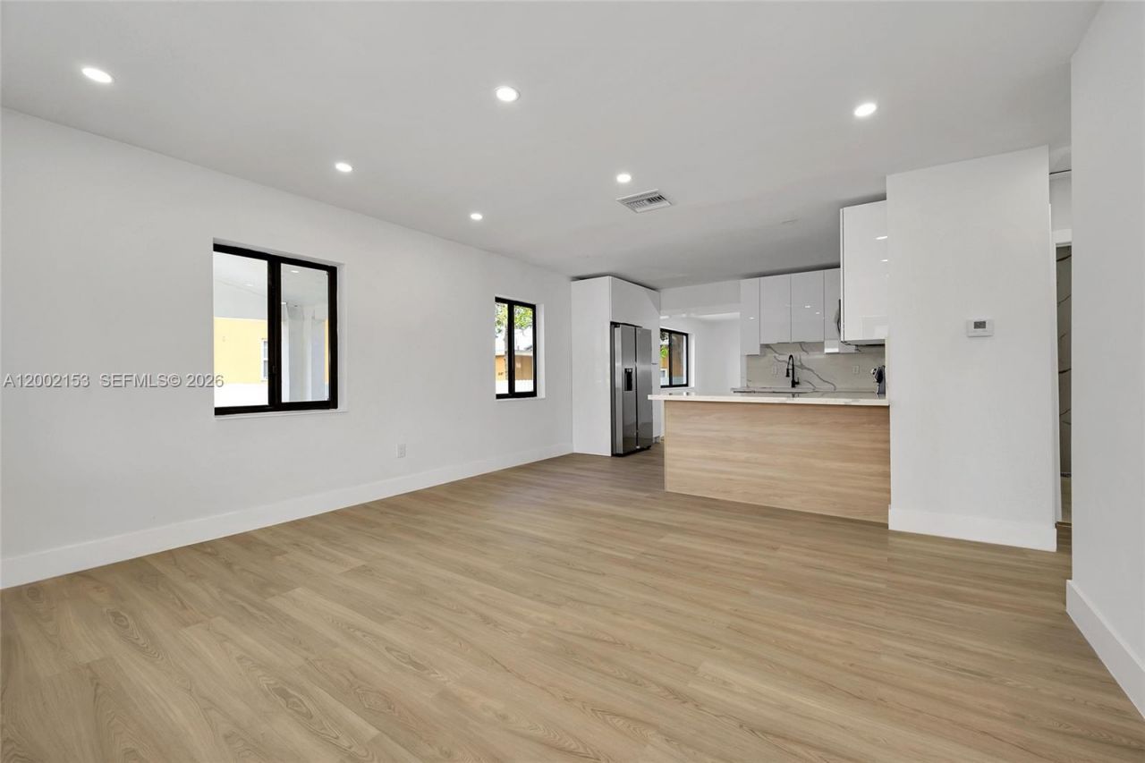 1385 NW 28th St, Miami, FL 33142 Photo