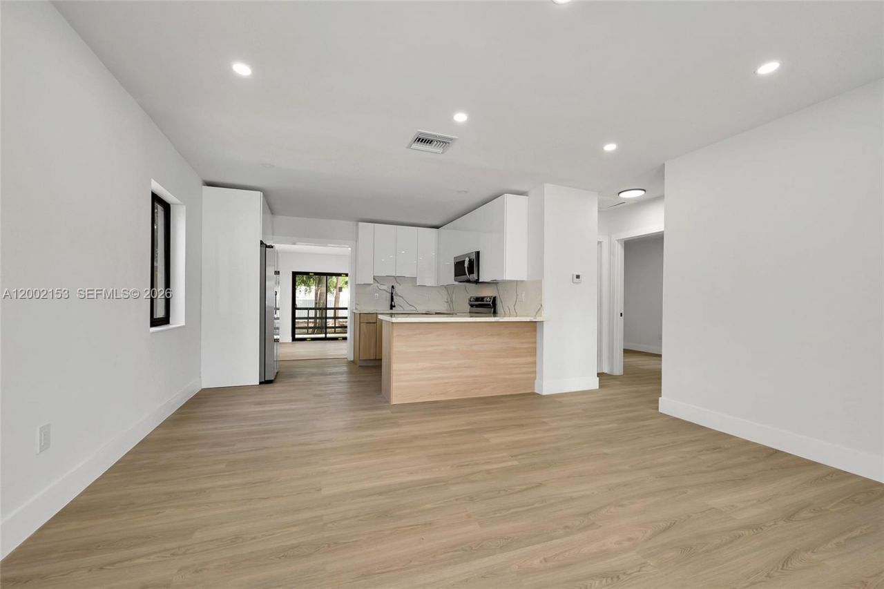 1385 NW 28th St, Miami, FL 33142 Photo