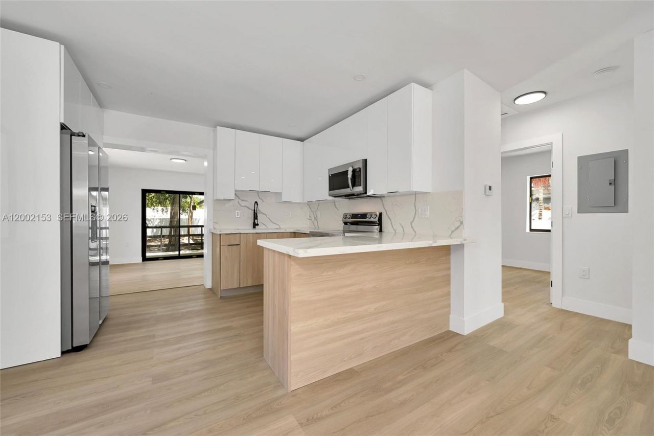 1385 NW 28th St, Miami, FL 33142 Photo