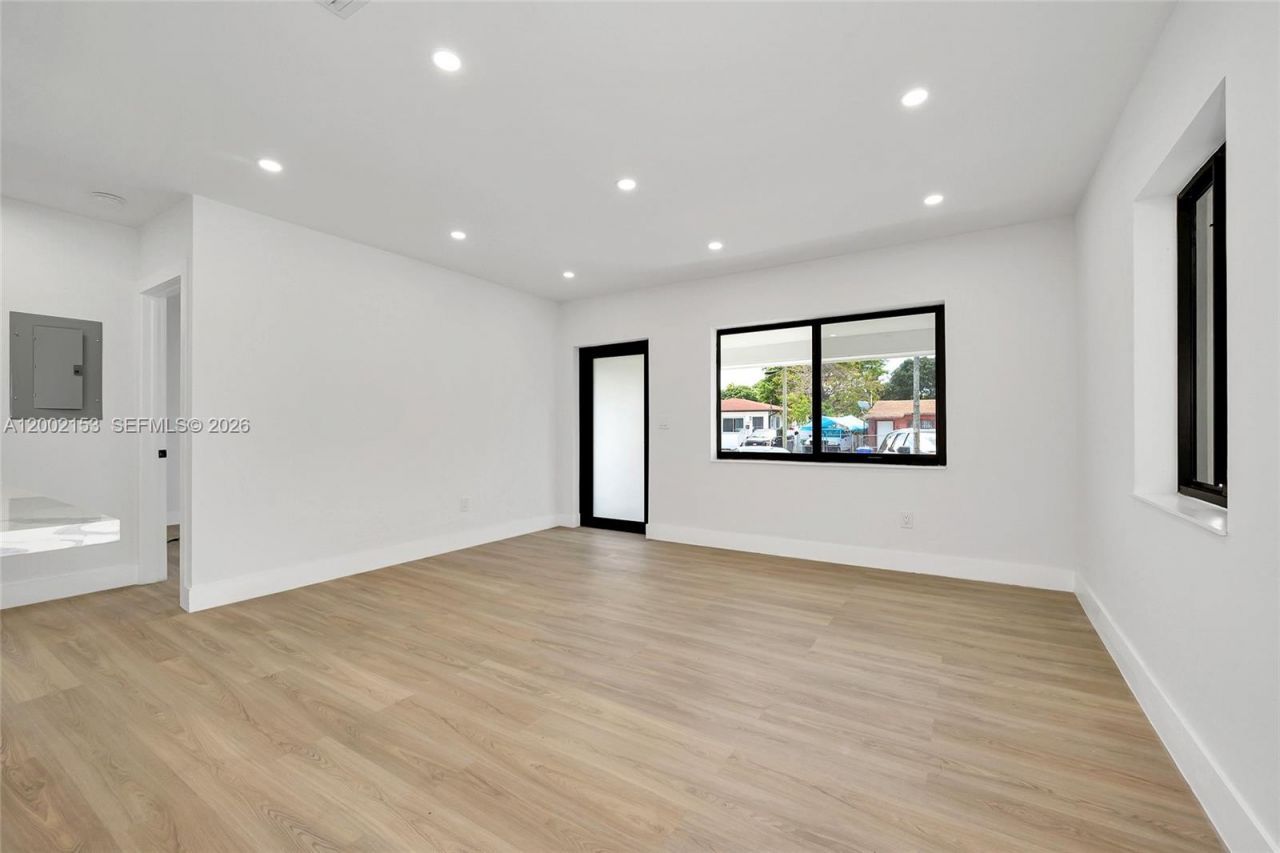 1385 NW 28th St, Miami, FL 33142 Photo