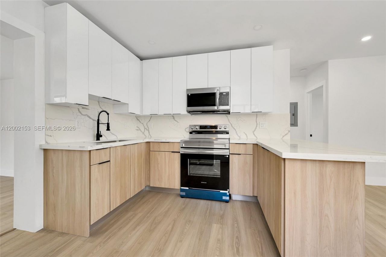 1385 NW 28th St, Miami, FL 33142 Photo