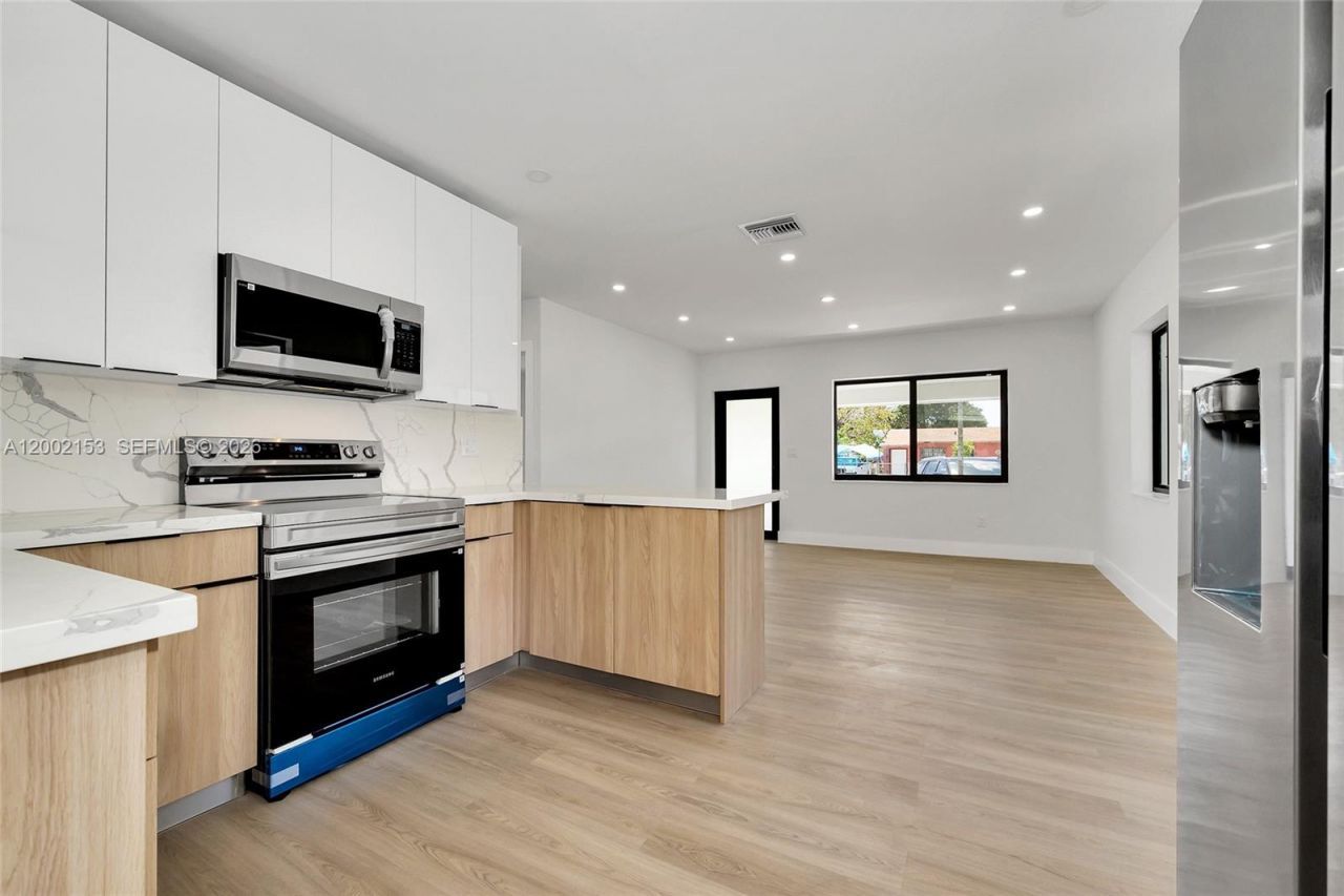 1385 NW 28th St, Miami, FL 33142 Photo