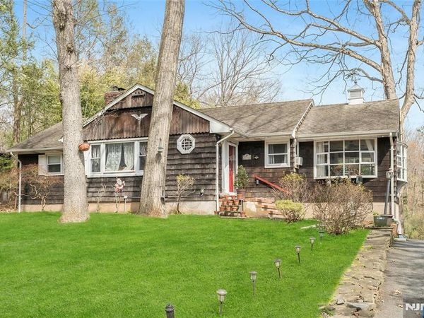 70 Skyline Drive, OAKLAND, NJ 07436