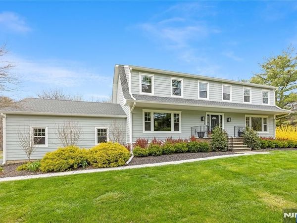 68 Burnwood Lane, Upper Saddle River, NJ 07458