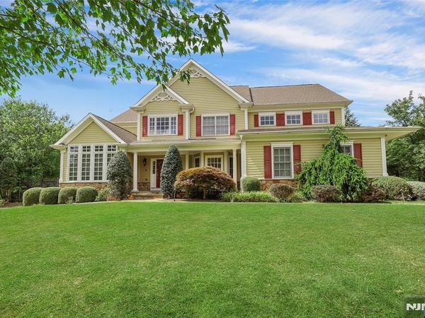 22 Meadow Lake Drive, MAHWAH, NJ 07430