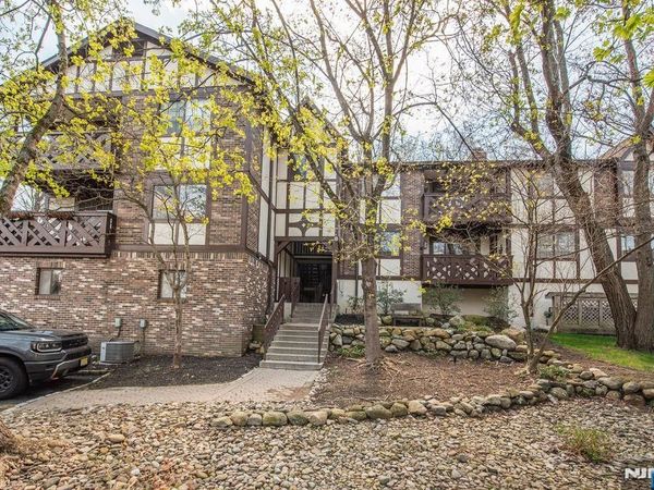 802 Thoreau Court, MAHWAH, NJ 07430