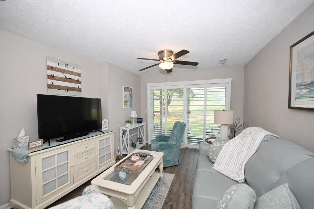 665 Tupelo Ln. Photo 10