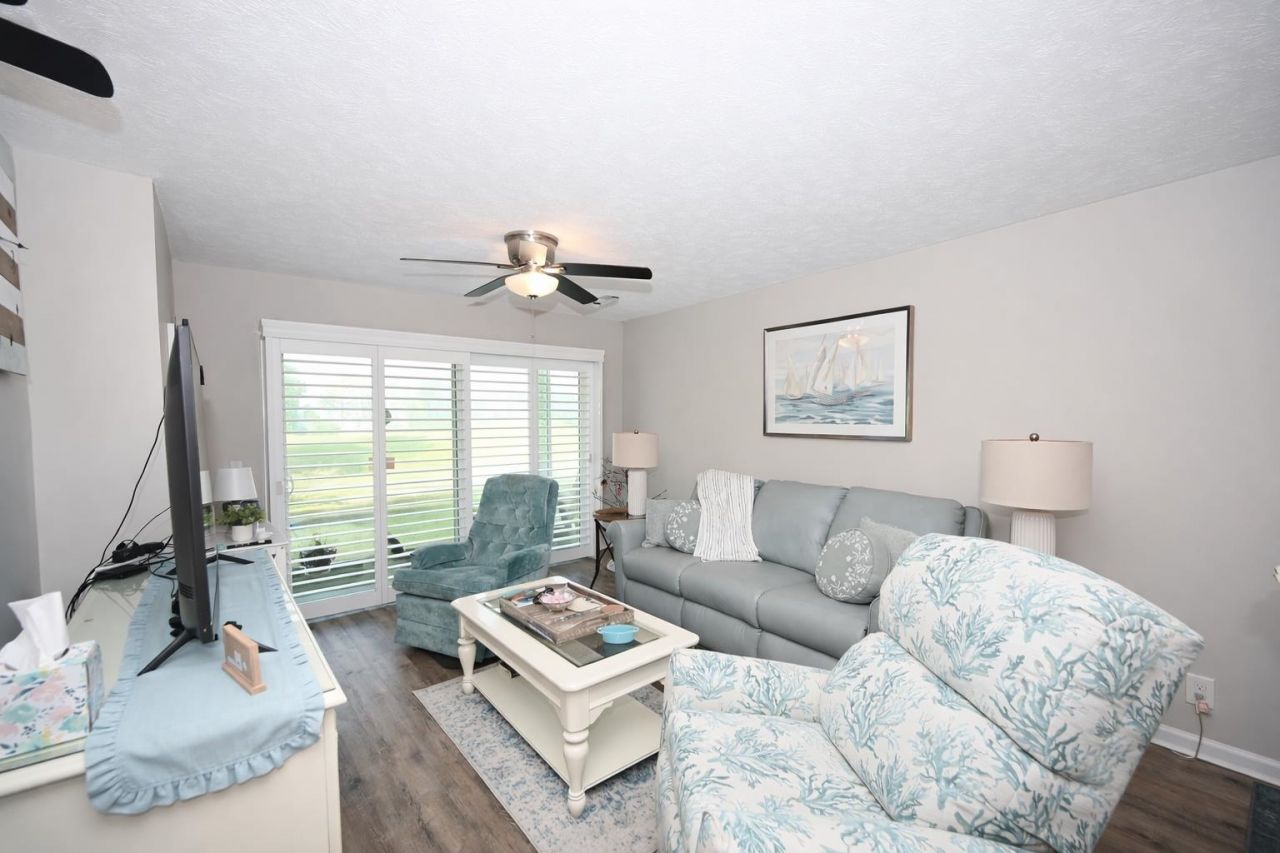 665 Tupelo Ln. Photo 11